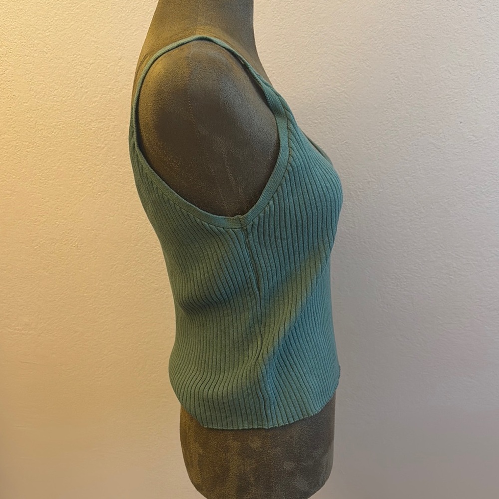 Chic V-Neck Ribbed Tank Top - Green - Picture 2 of 6